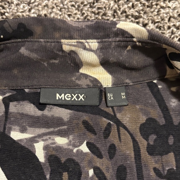 Mexx Monochrome Patterned Button Front V-Neck Blouse EUC - Picture 2 of 2